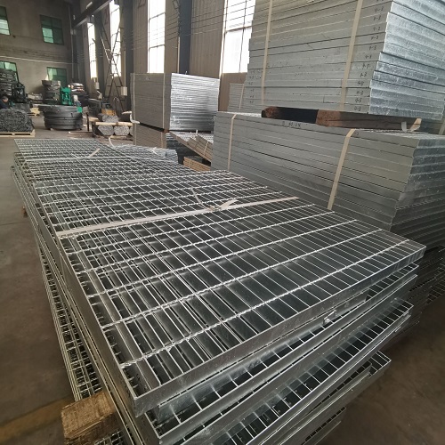 污水處理廠鋼格板如何選？防滑耐腐是關(guān)鍵！