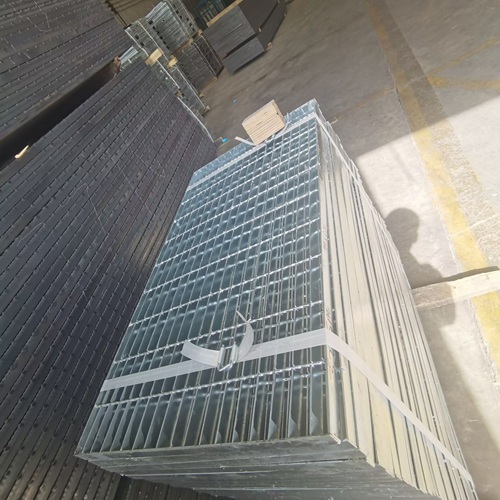 鋼格柵材質(zhì)怎么挑？碳鋼、不銹鋼優(yōu)劣勢(shì)深度解析