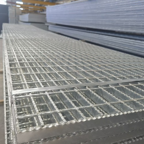 鋼格柵對比傳統(tǒng)材料，優(yōu)勢竟有這么多？