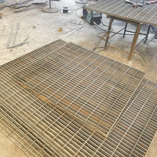 鋼格板是怎么做到防滑又安全的？